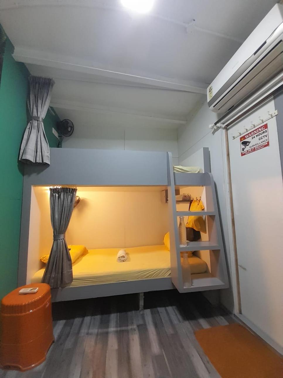 Sinhassan Dormitory Hostel Juhu Mumbai Exterior foto
